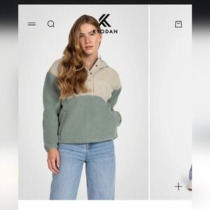 Women's Two-Tone Hooded Fleece Top